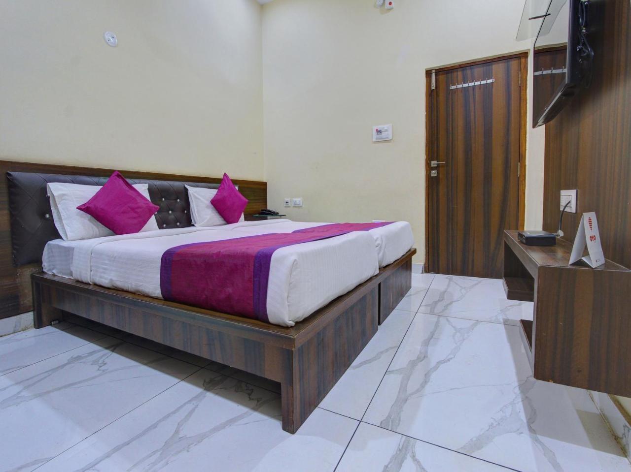 Oyo 7627 Royal Plaza Hotel Hyderabad Luaran gambar